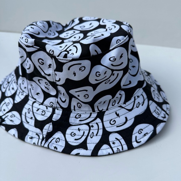 Gilly Hicks Bucket Hat Summer Smiley Face Logo Y2K Reversible OS Sun Hat - Picture 5 of 10